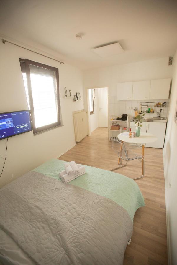 Neu Innenstadt Altstadt Apartment In Top Lage Von Koln Exterior foto